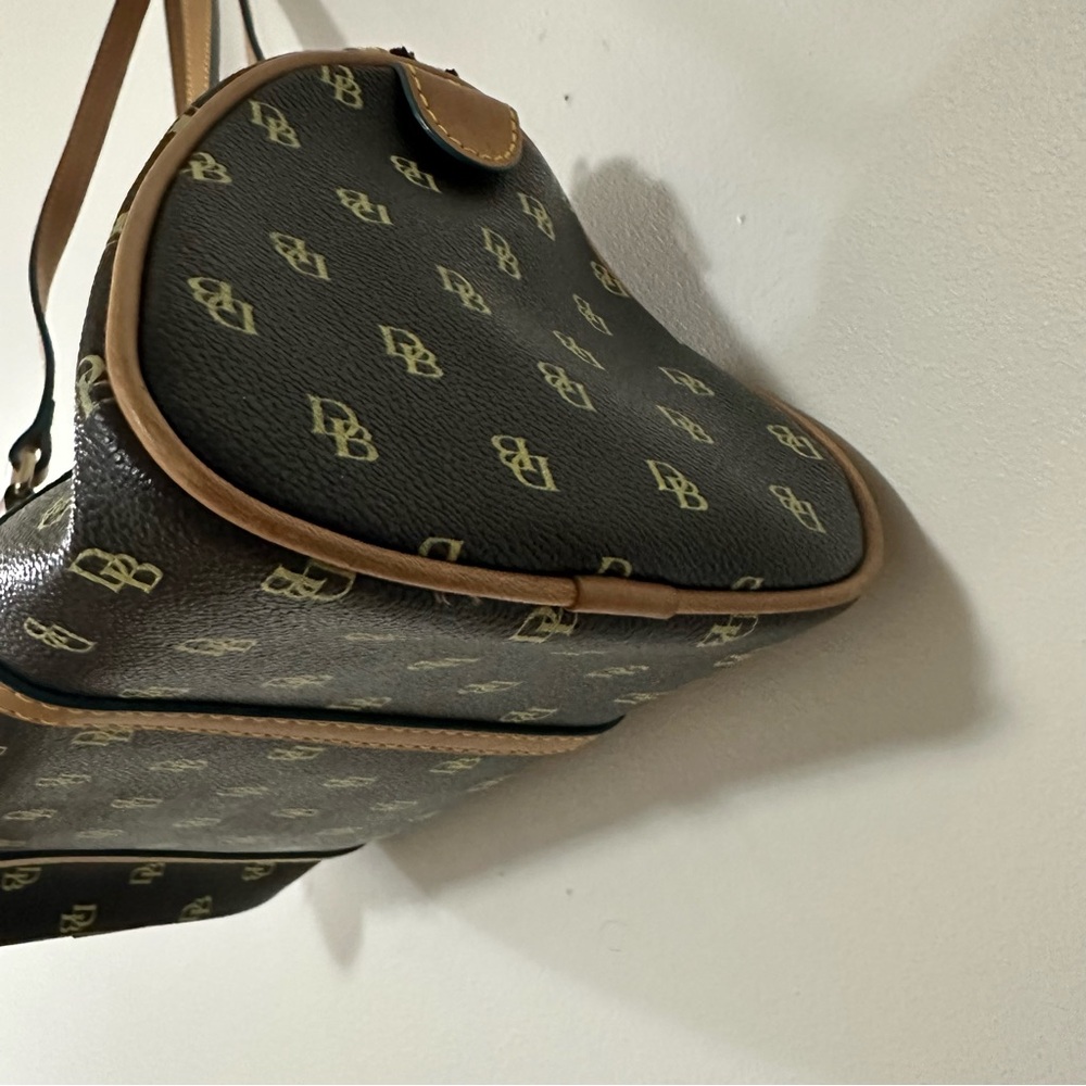 Dooney & Bourke Black And Tan Barrel Bag - image 8